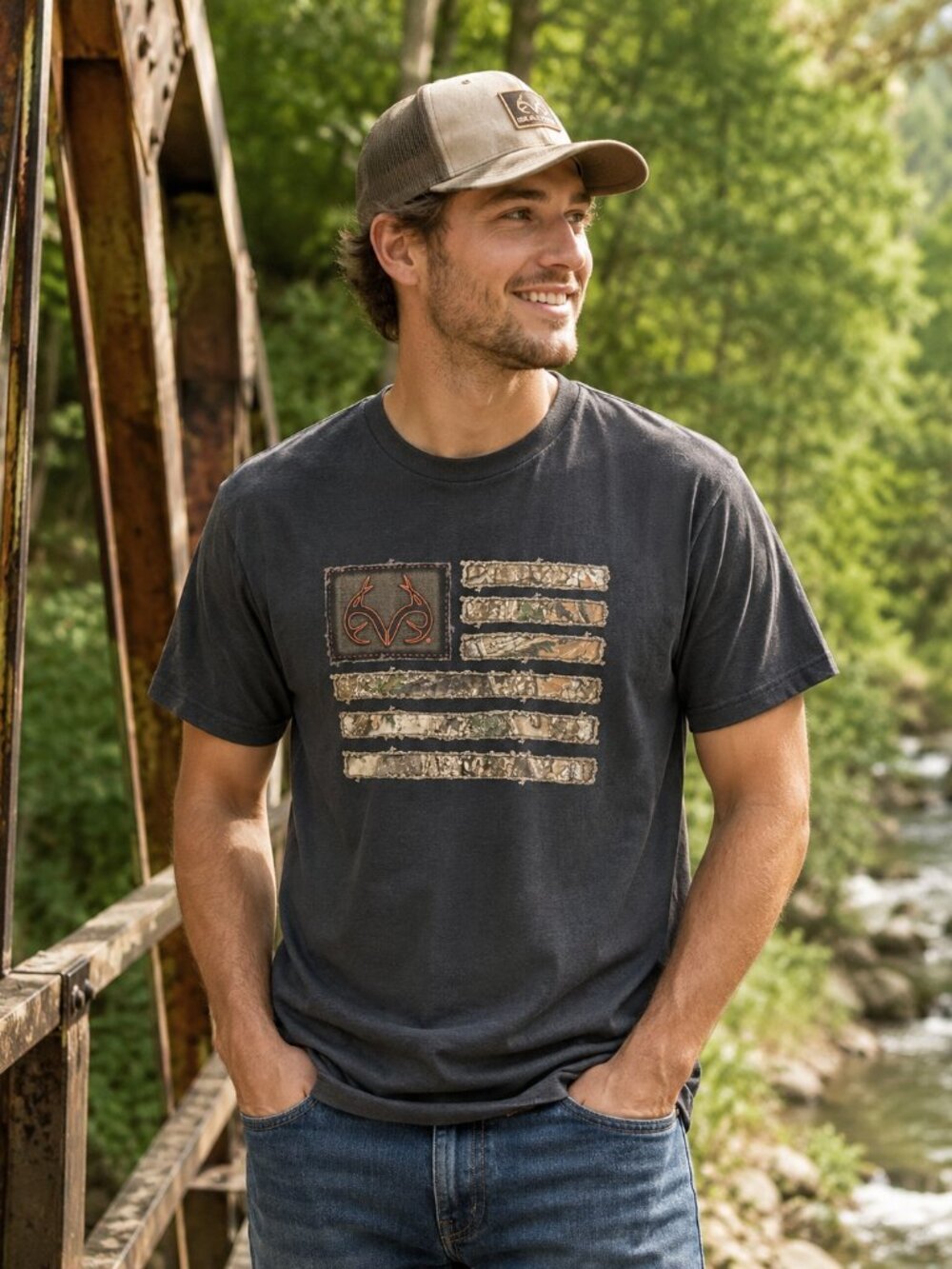 NWT Realtree Camo American Flag Graphic Tee L